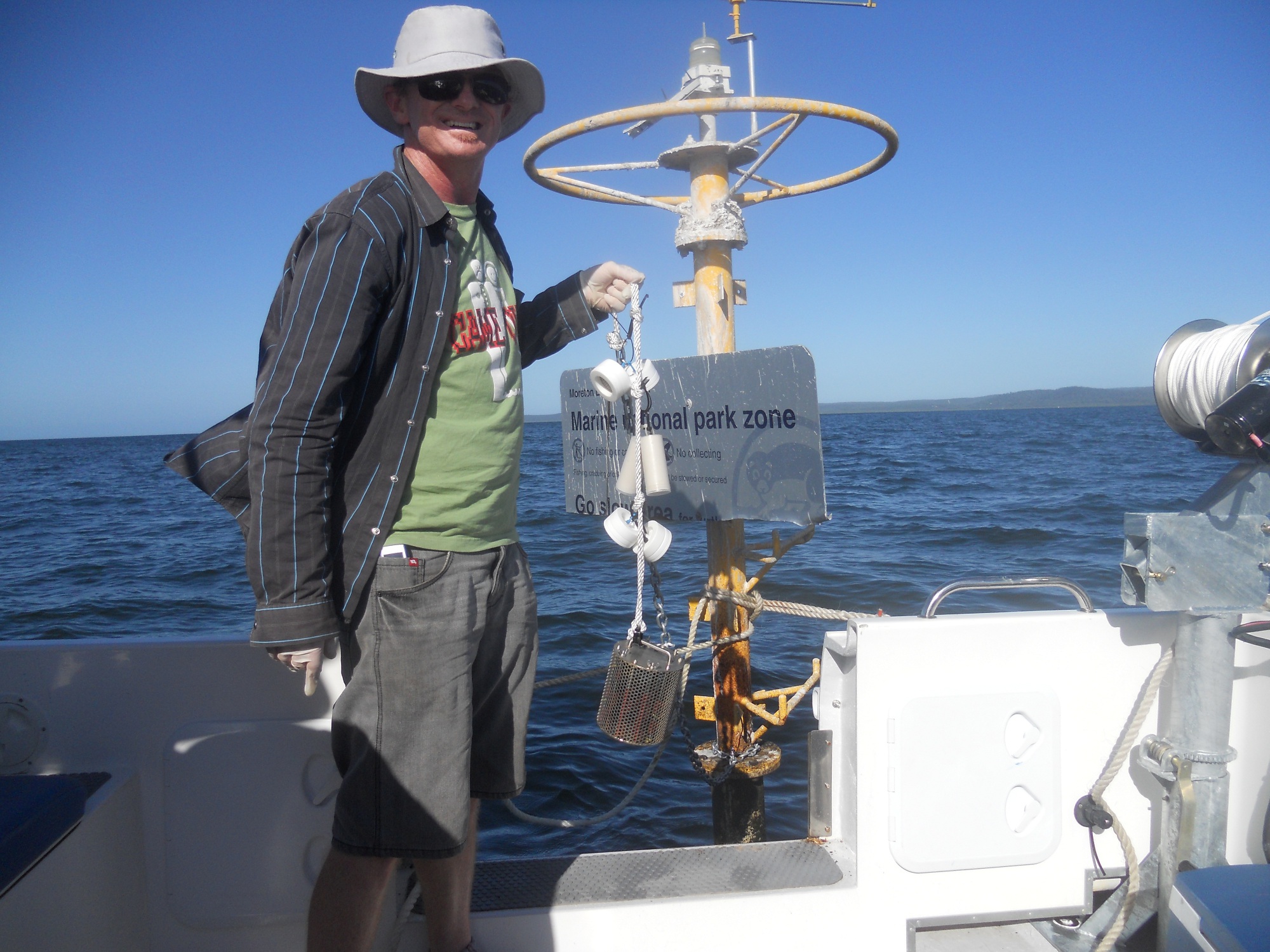 In the field – deploying passive samplers and passive flow monitors on a rope