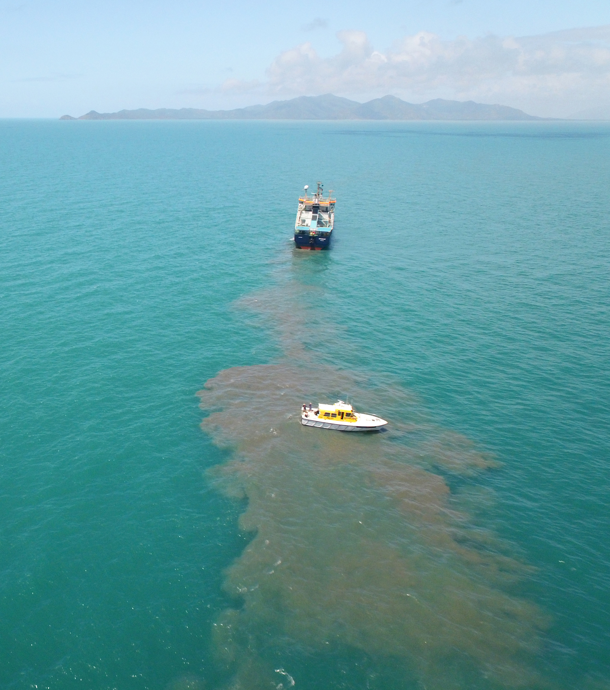 Water quality analysis of a sediment plume from maintenance dredging in Cleveland Bay