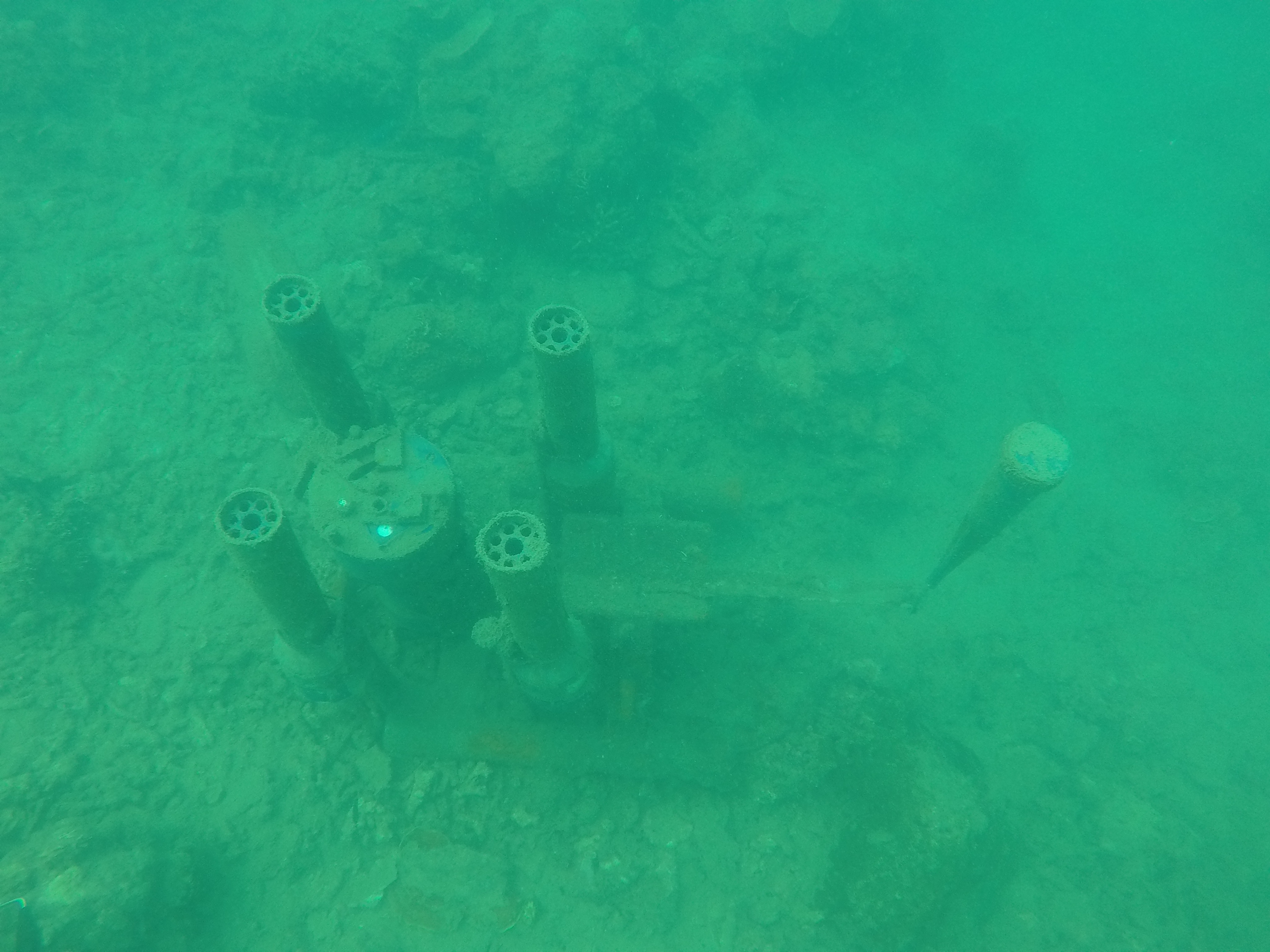 Dunk Island full instrument setup with sediment traps, nephelometer and current meter