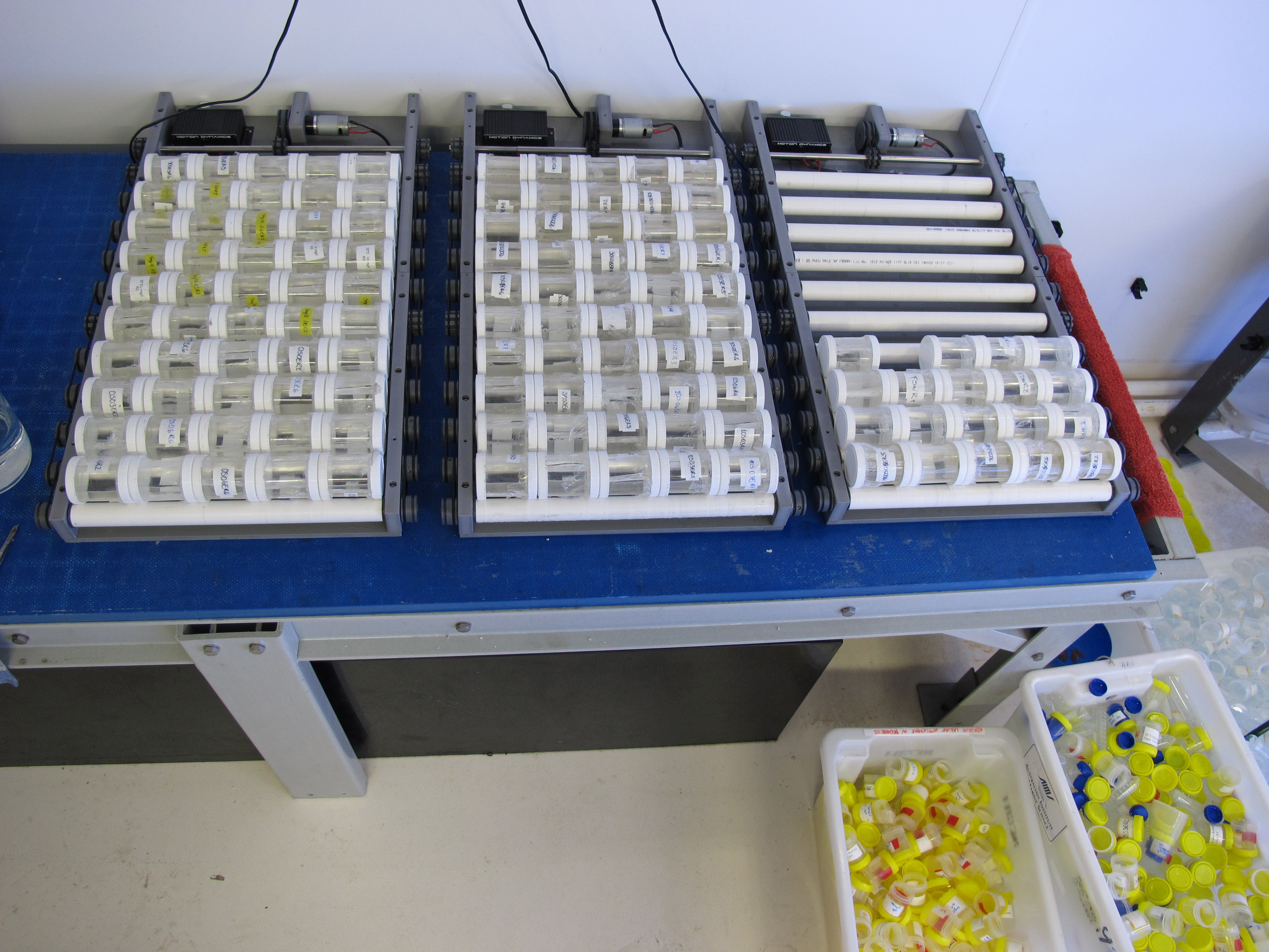 Mechanical rollers used to resuspend sediments in Experiment 3