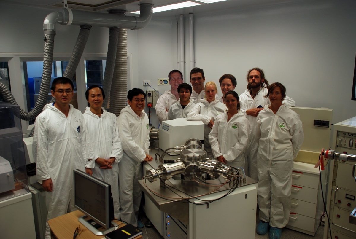 UQ NERP-TE "dating" team with the new Mass Spectrometer at UQ