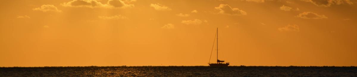 Sailing Whitsundays on sunset