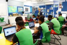 Tagai State College students using the Torres Strait eAtlas