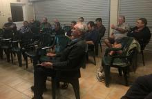 Discussion with canegrowers in Ingham